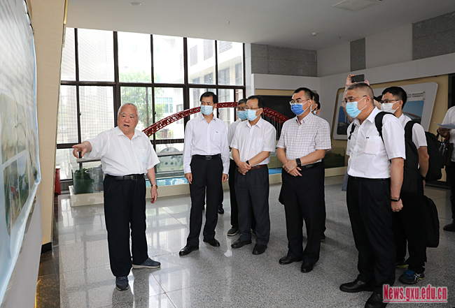 https://news.gxu.edu.cn/__local/3/69/0D/1485E97264626D1556EA4D4BF17_A135EBC8_42637.jpg